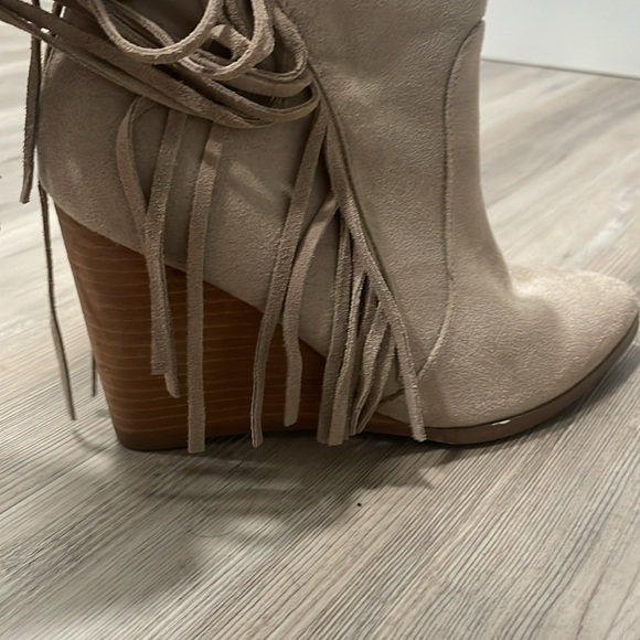 Carlos by Carlos Santana Driftwood Beige Mika Western Wedge Boot w/Fringes - Picture 3 of 5